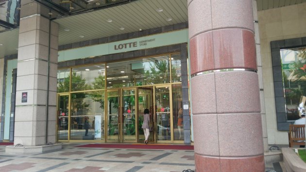 ロッテ百貨店 光州店の出入口